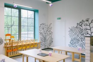 PPG Revitalizes French School for COLORFUL COMMUNITIES 10th Anniversary